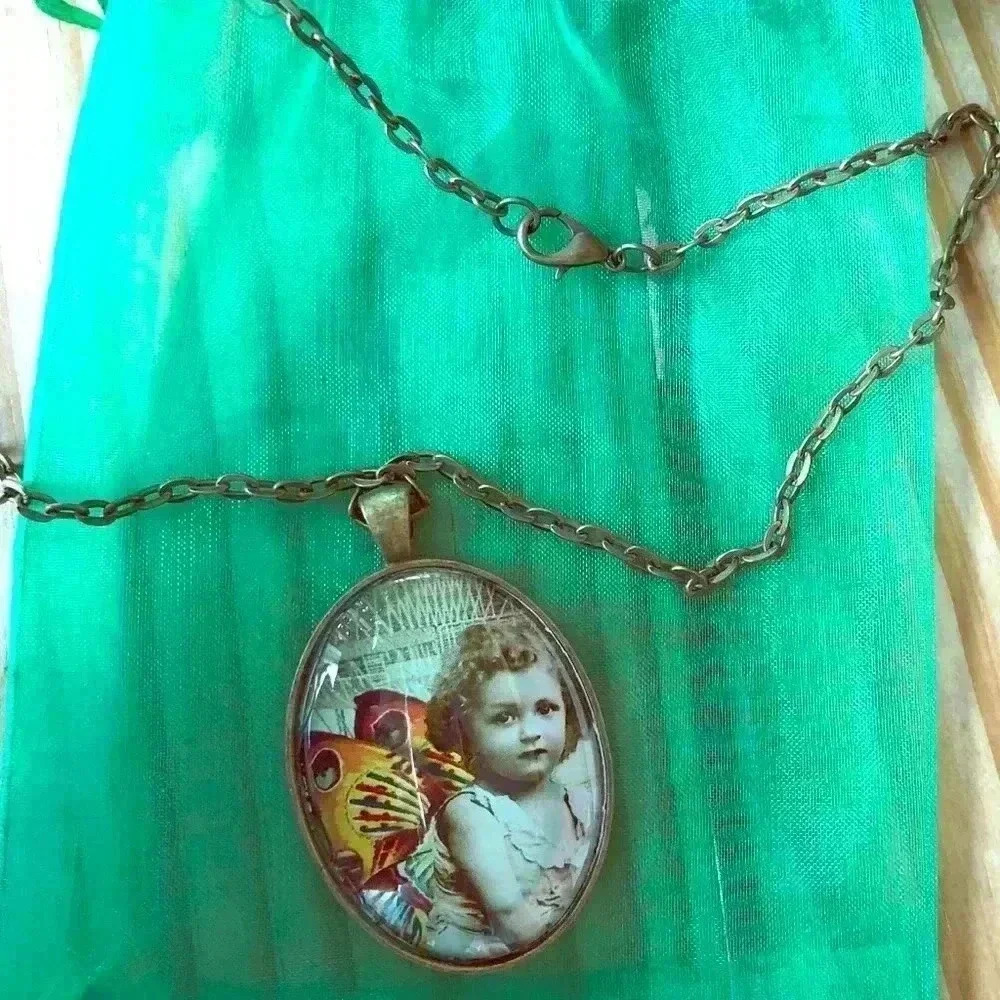 Handmade Vintage Look Pendant/Chain NEW